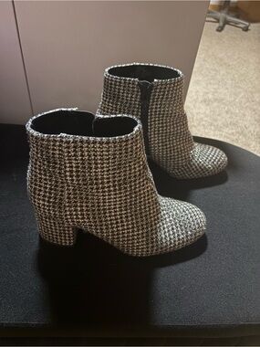 Kelly & Katie Houndstooth Sparkle Ankle Booties - Black & White